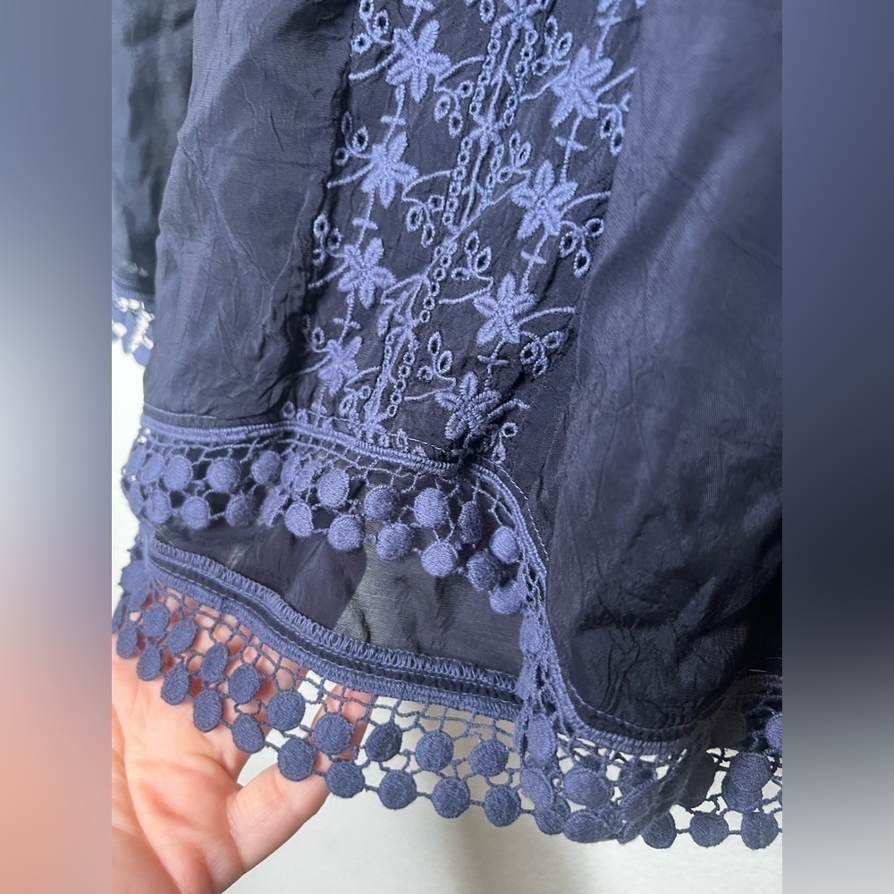 💕Johnny Was Navy Embroidered Tunic Blouse💕 - Picture 4 of 8